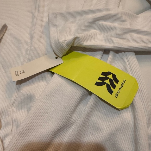 All in motion White Long sleeved Tee with Knot Detail NWT Size Small - Picture 7 of 7